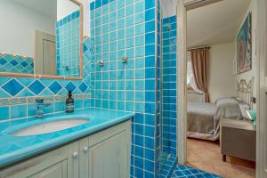 A bathroom at ILIA'S House Porto Rotondo