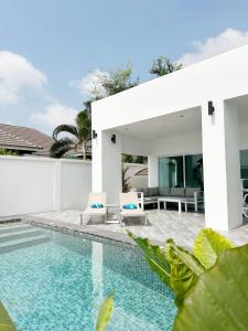 Bazén v ubytování First Class Pool Villa Pattaya nebo v jeho okolí