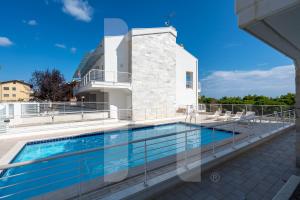 Bazén v ubytování Homiday - Cerrano Park Resort nebo v jeho okolí