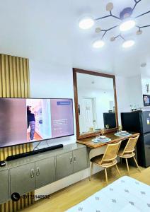 Gab's Place Sudio Unit, Marina Spatial的电视和/或娱乐中心