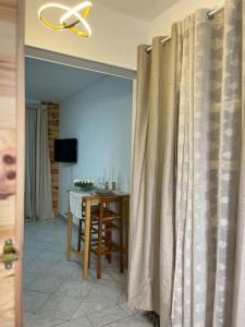 Μια τηλεόραση ή/και κέντρο ψυχαγωγίας στο Charmant T2 tout équipé