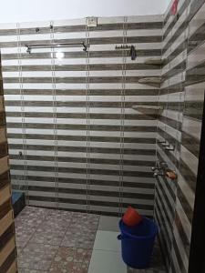 A bathroom at Rudra Home Stay Ayodhya