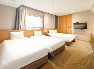 Ένα ή περισσότερα κρεβάτια σε δωμάτιο στο Hotel New Oriental Myeongdong +70 φωτογραφίες