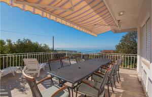 Balkón nebo terasa v ubytování Holiday Home Dolac With Sea View 06