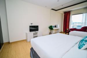 TV a/nebo společenská místnost v ubytování Kingston Hotel 5 - Chow Kit