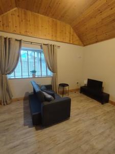 Prostor za sedenje u objektu The Apartment