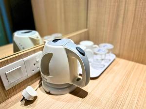 Příslušenství pro přípravu čaje a kávy v ubytování Sky Hotel Chow Kit PWTC