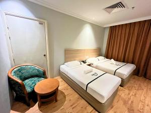 Postel nebo postele na pokoji v ubytování Sky Hotel Chow Kit PWTC