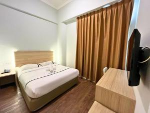 Postel nebo postele na pokoji v ubytování Sky Hotel Chow Kit PWTC