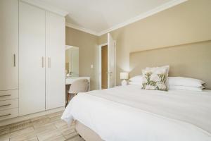 Ένα ή περισσότερα κρεβάτια σε δωμάτιο στο 35 Brookside on Kingswood Golf Estate