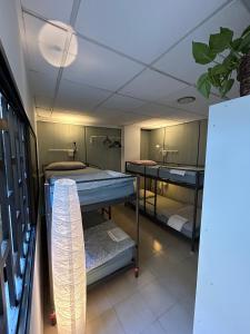 Posteľ alebo postele v izbe v ubytovaní NC Hostel