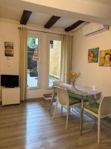 Μια τηλεόραση ή/και κέντρο ψυχαγωγίας στο CASA NOAH