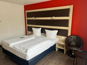 Postel nebo postele na pokoji v ubytování ACHAT Hotel Heppenheim