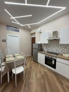 a kitchen and dining room with a table and a stove at Casa Miriam 281 in Palermo