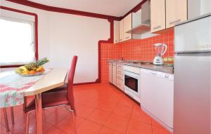 Kuchyň nebo kuchyňský kout v ubytování Holiday Home Kakma V