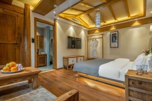 夕露古城中心店 XILU INN NANXI - Ancient City Center Branch的电视和/或娱乐中心
