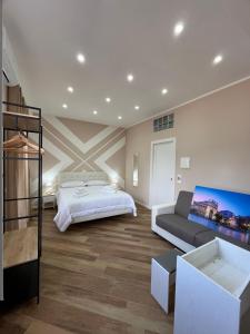a bedroom with a bed and a couch at Casa Miriam 281 in Palermo