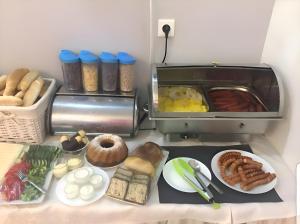 Makanan di atau di tempat lain dekat hotel