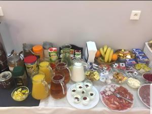 Makanan di atau di tempat lain dekat hotel