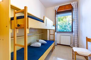 A bed or beds in a room at Appartamento La Pineta Nord - MyHo Casa