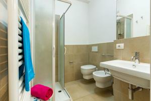 A bathroom at Appartamento Bellariva B2 - MyHo Casa