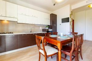 A kitchen or kitchenette at Appartamento Bellariva B2 - MyHo Casa