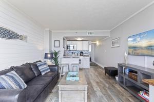 Kuchyň nebo kuchyňský kout v ubytování Beachfront 1BR Condo in Myrtle Beach + 22 fotografií