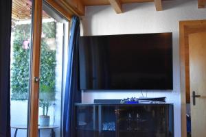 Μια τηλεόραση ή/και κέντρο ψυχαγωγίας στο The Building 6 Loft