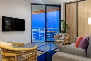 TV a/nebo společenská místnost v ubytování Fabuloso apartamento con increíbles vistas al mar