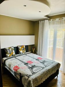 A bed or beds in a room at Manti