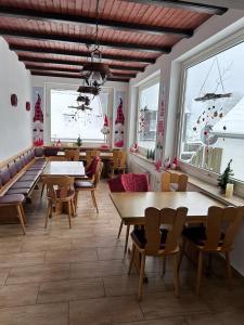 Χώρος καθιστικού στο Haus Astenblick in Winterberg für bis zu 35 Personen für Wanderveranstaltungen und Familienfeiern