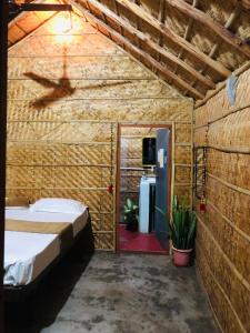 Una cama o camas en una habitación de Serene Boulder