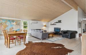 Χώρος καθιστικού στο Pet Friendly Home In Saltum With Wifi