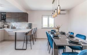 Φωτογραφία από το άλμπουμ του Amazing Home In Tinj With Kitchen σε Tinj