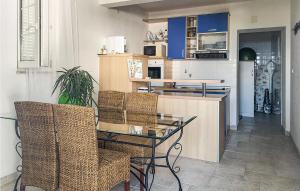 Η κουζίνα ή μικρή κουζίνα στο Nice Home In Splitska - Supetar