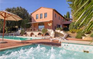 a house with a swimming pool and an umbrella at Awesome Home In Fucecchio in Fucecchio +43 photos