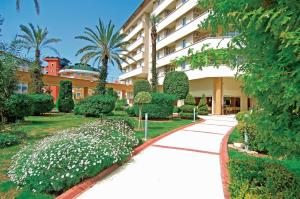 A garden outside Alaiye Resort & Spa Hotel - Ultra All Inclusive