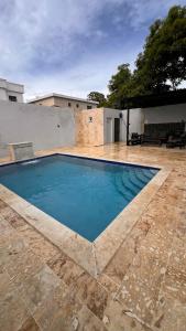 Πισίνα στο ή κοντά στο Crown lll with Pool -3 Bedrooms close to Everything