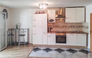 Kuchyňa alebo kuchynka v ubytovaní 3 Bedroom Nice Home In Vodnjan