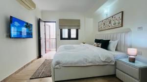 Postel nebo postele na pokoji v ubytování Olive Serviced Apartments - New Friends Colony