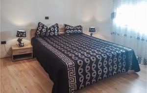 Posteľ alebo postele v izbe v ubytovaní 3 Bedroom Nice Home In Vodnjan
