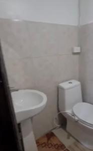 Bilik mandi di Js Guest House