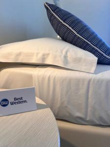 two beds on display with a sign that reads best western at Best Western Hotel Blumarea in Castelsardo
