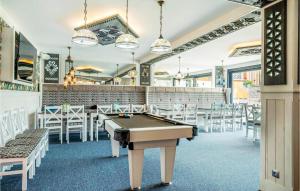 Restoran atau tempat lain untuk makan di Gorgeous Apartment In Koscielisko