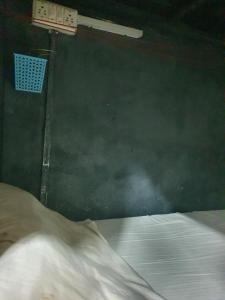 Postel nebo postele na pokoji v ubytování Bapuji Dormitory Hostel Mumbai