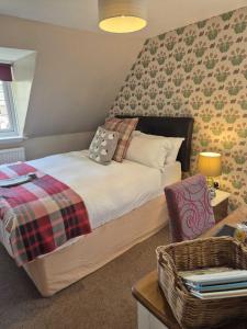 a bedroom with a bed and a table with a chair at The Three Cups Inn in Stockbridge +64 photos
