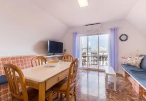 TV a/nebo společenská místnost v ubytování Reformado apartamento en el centro con vista al mar