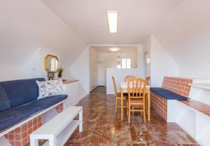 Posezení v ubytování Reformado apartamento en el centro con vista al mar
