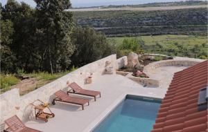 Der Swimmingpool an oder in der Nähe von Villa Mediterranean Estate