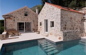 Der Swimmingpool an oder in der Nähe von Villa Mediterranean Estate